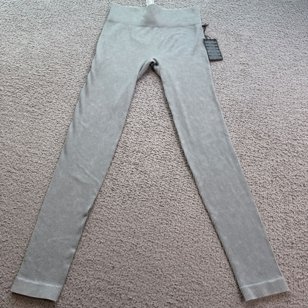 Forever 21 Harbor Grey Ribbed Seamless Leggings Women Medium Gym Running NWT